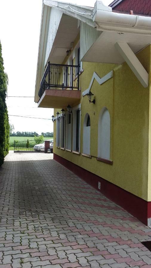 Napfuerdo Vendeghaz Hotel Mezőkövesd Buitenkant foto